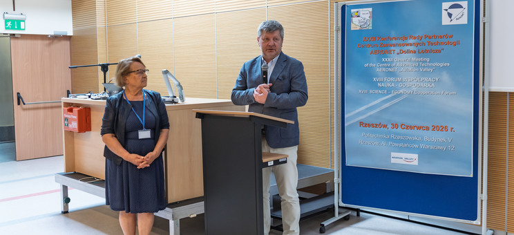 Otwarcie konferencji przez rektora  prof. P. Koszelnika i koordynatora CZT Aeronet DL prof. R. E. Śliwę, 