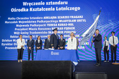 Wręczenie sztandaru Ośrodka Kształcenia Lotniczego,