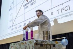 Prezentacja J. Czechowicza „What if chemistry could talk?”,