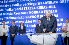 Symboliczne wbicie gwoździ pamiątkowych, Dziekan Wydziału Budowy Maszyn i Lotnictwa, prof. PRz, A. Marciniec, 