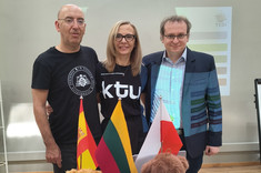Od lewej: Víctor Manuel Meana Díaz, Regita Bendikienė, Roman Wdowik, 