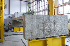 Hybrydowy dźwigar z recyklowanych łopat turbin wiatrowych i betonu niekonwencjonalnego